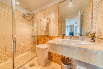 Luxury 2-Bedroom Villa in La Alzambra Vasari