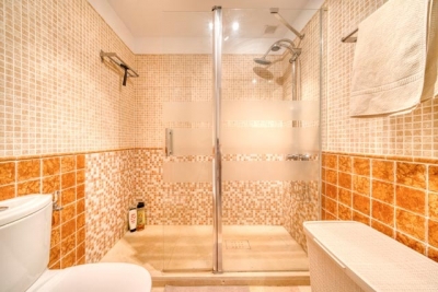 Luxury 2-Bedroom Villa in La Alzambra Vasari