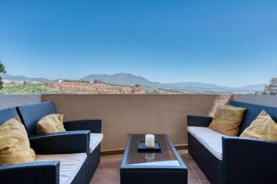 Luxury 2-Bedroom Villa in La Alzambra Vasari
