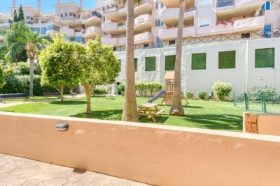 Luxury 2-Bedroom Villa in La Alzambra Vasari