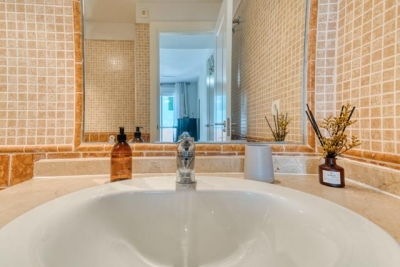 Luxury 2-Bedroom Villa in La Alzambra Vasari