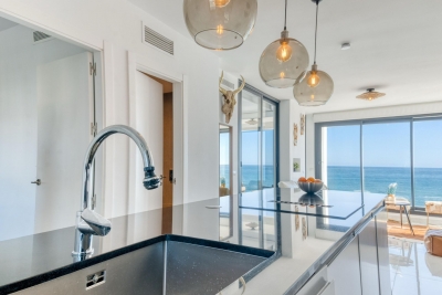 Aguamarina Luxurious Frontline Beach Penthouse, Mijas