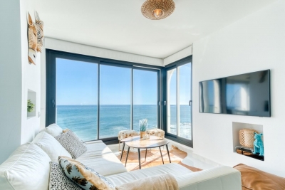 Aguamarina Luxurious Frontline Beach Penthouse, Mijas