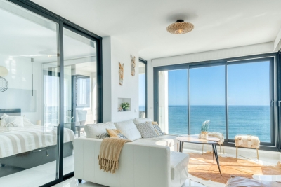 Aguamarina Luxurious Frontline Beach Penthouse, Mijas