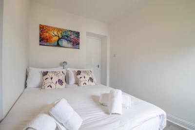 4 Bedrooms with driveway - Ideal for contractors
