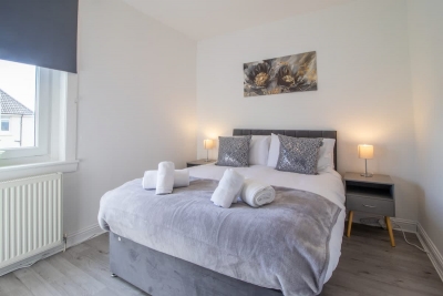 4 Bedrooms with driveway - Ideal for contractors