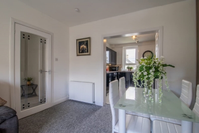 4 Bedrooms with driveway - Ideal for contractors