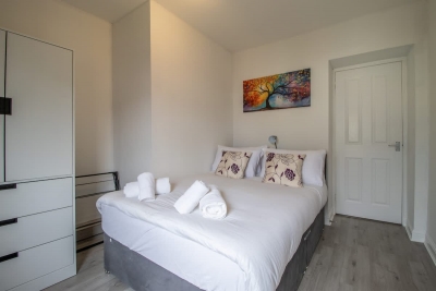 4 Bedrooms with driveway - Ideal for contractors
