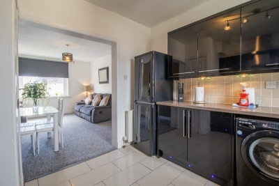 4 Bedrooms with driveway - Ideal for contractors