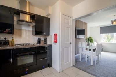 4 Bedrooms with driveway - Ideal for contractors