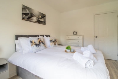 4 Bedrooms with driveway - Ideal for contractors
