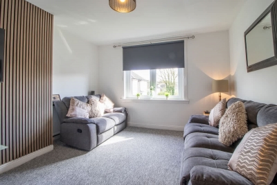 4 Bedrooms with driveway - Ideal for contractors