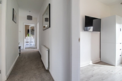 4 Bedrooms with driveway - Ideal for contractors