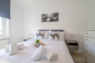 4 Bedrooms with driveway - Ideal for contractors