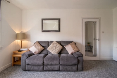 4 Bedrooms with driveway - Ideal for contractors