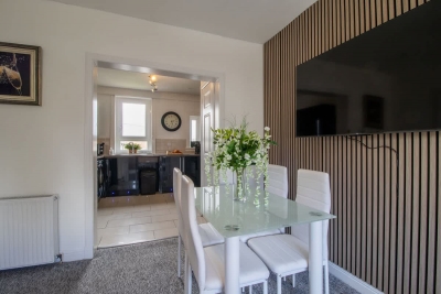 4 Bedrooms with driveway - Ideal for contractors