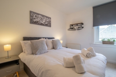 4 Bedrooms with driveway - Ideal for contractors