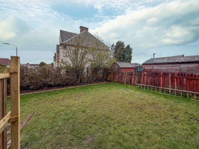 4 Bedrooms with driveway - Ideal for contractors