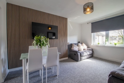 4 Bedrooms with driveway - Ideal for contractors