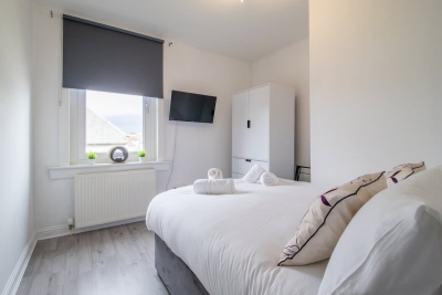 4 Bedrooms with driveway - Ideal for contractors