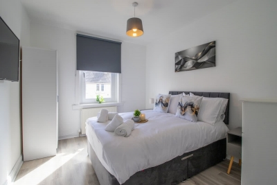 4 Bedrooms with driveway - Ideal for contractors
