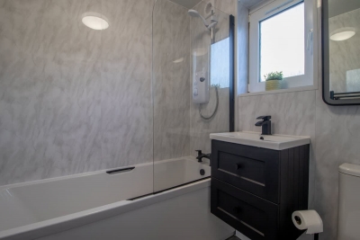 Raeburn House- 3 Bedrooms, 2 Bathrooms in Hamilton