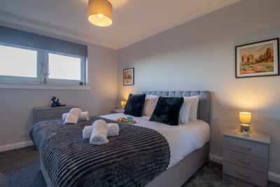 Raeburn House- 3 Bedrooms, 2 Bathrooms in Hamilton