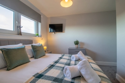 Raeburn House- 3 Bedrooms, 2 Bathrooms in Hamilton