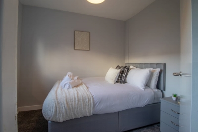 Raeburn House- 3 Bedrooms, 2 Bathrooms in Hamilton