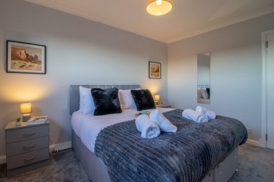 Raeburn House- 3 Bedrooms, 2 Bathrooms in Hamilton