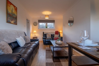 Raeburn House- 3 Bedrooms, 2 Bathrooms in Hamilton