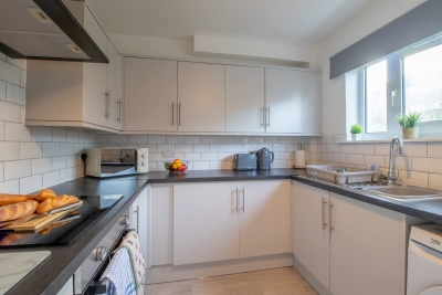 Raeburn House- 3 Bedrooms, 2 Bathrooms in Hamilton