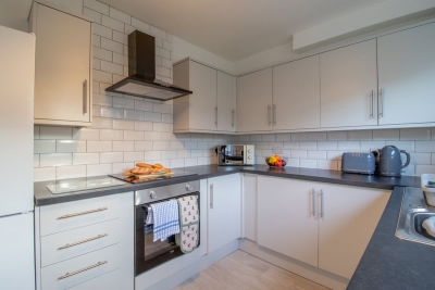Raeburn House- 3 Bedrooms, 2 Bathrooms in Hamilton