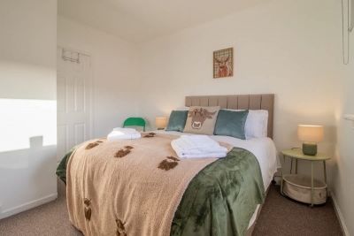 The Bridge- 3 Bedrooms in Coatbridge with Driveway