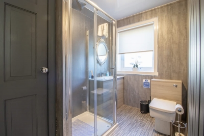 The Bridge- 3 Bedrooms in Coatbridge with Driveway
