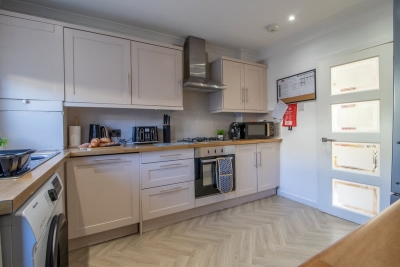 The Bridge- 3 Bedrooms in Coatbridge with Driveway