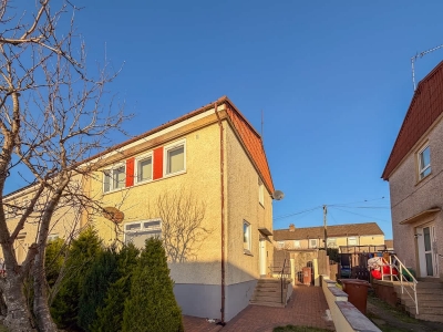The Bridge- 3 Bedrooms in Coatbridge with Driveway