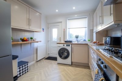 The Bridge- 3 Bedrooms in Coatbridge with Driveway