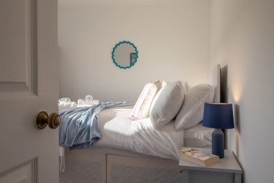 The Bridge- 3 Bedrooms in Coatbridge with Driveway