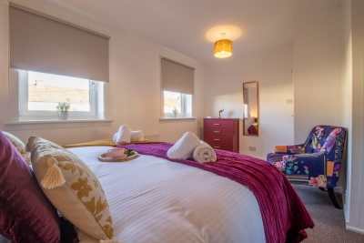 The Bridge- 3 Bedrooms in Coatbridge with Driveway