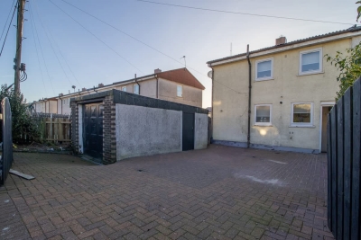 The Bridge- 3 Bedrooms in Coatbridge with Driveway