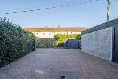 The Bridge- 3 Bedrooms in Coatbridge with Driveway