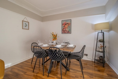 The Bridge- 3 Bedrooms in Coatbridge with Driveway
