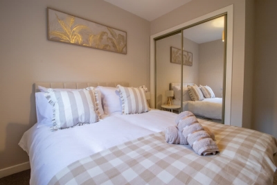 Angel House - 3 bedrooms close to Airdrie Centre