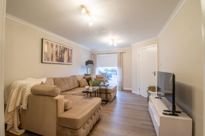 Angel House - 3 bedrooms close to Airdrie Centre