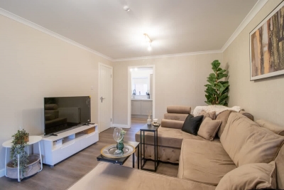 Angel House - 3 bedrooms close to Airdrie Centre