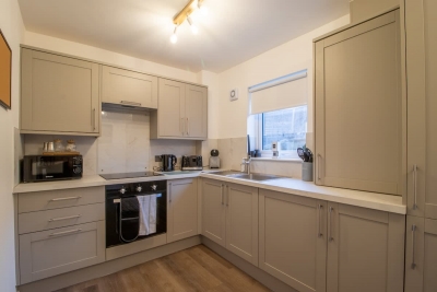 Angel House - 3 bedrooms close to Airdrie Centre