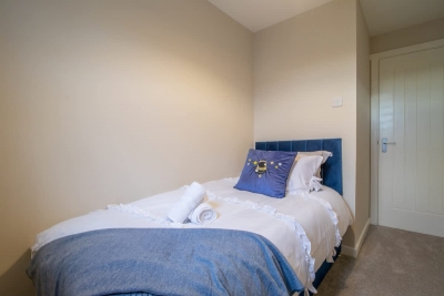 Angel House - 3 bedrooms close to Airdrie Centre