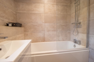 Angel House - 3 bedrooms close to Airdrie Centre