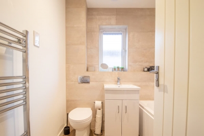 Angel House - 3 bedrooms close to Airdrie Centre